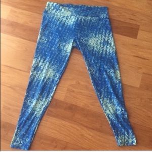 Lularoe blue pattern TC leggings *cut short*